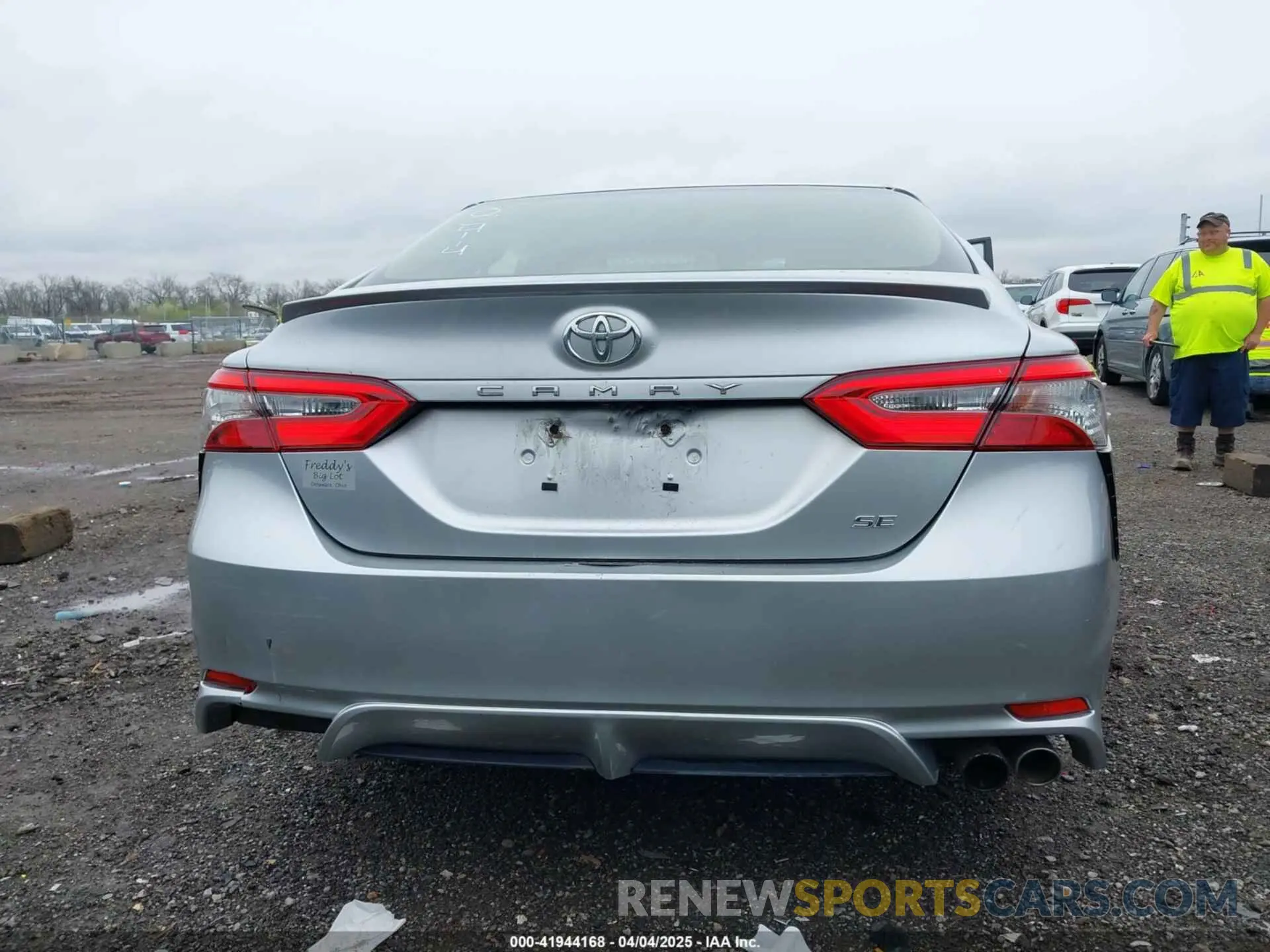 16 Photograph of a damaged car 4T1B11HK1KU272114 TOYOTA CAMRY 2019