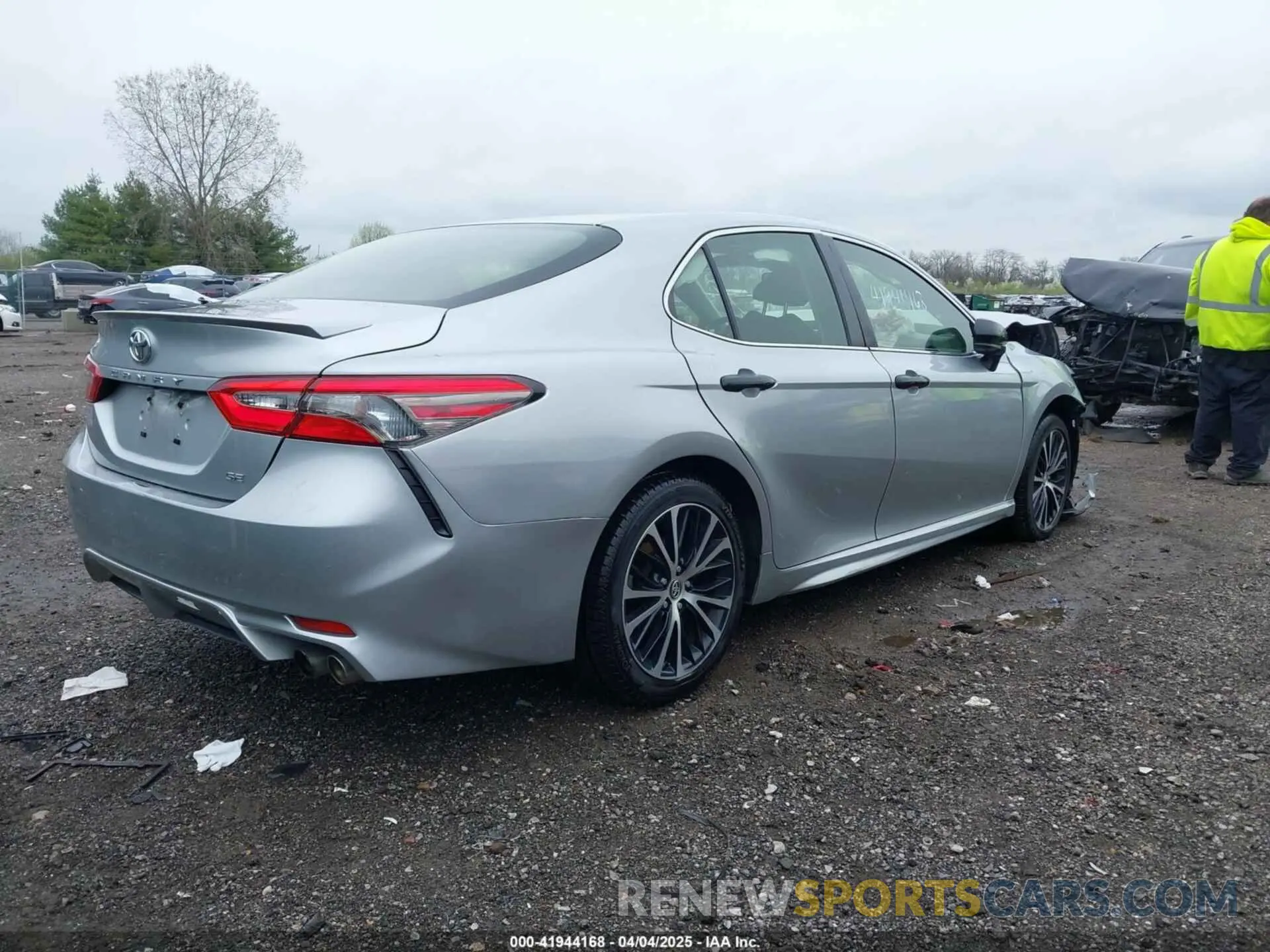 4 Photograph of a damaged car 4T1B11HK1KU272114 TOYOTA CAMRY 2019
