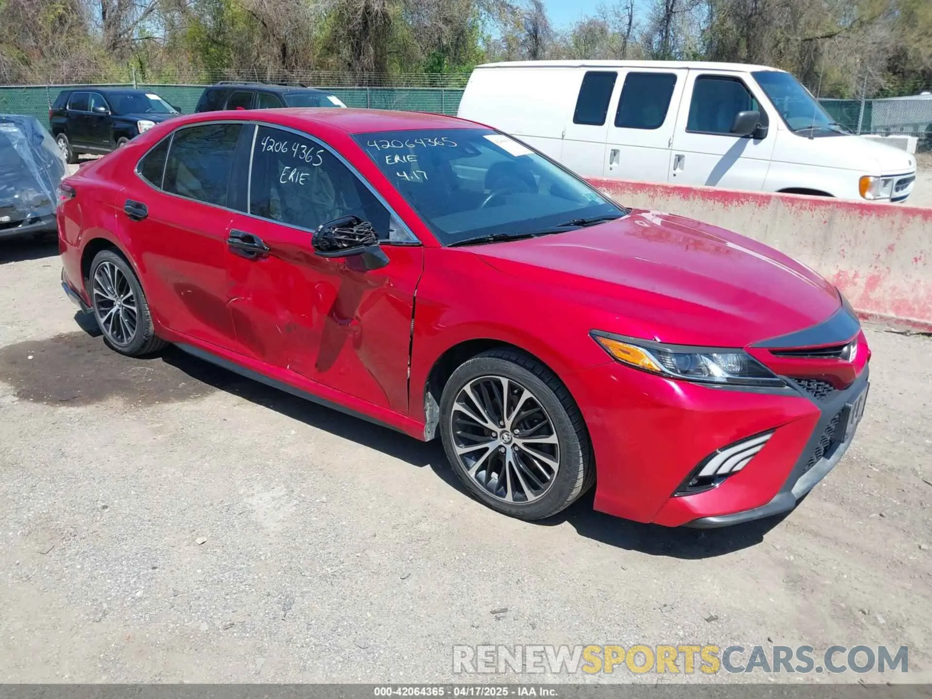 1 Photograph of a damaged car 4T1B11HK1KU276518 TOYOTA CAMRY 2019