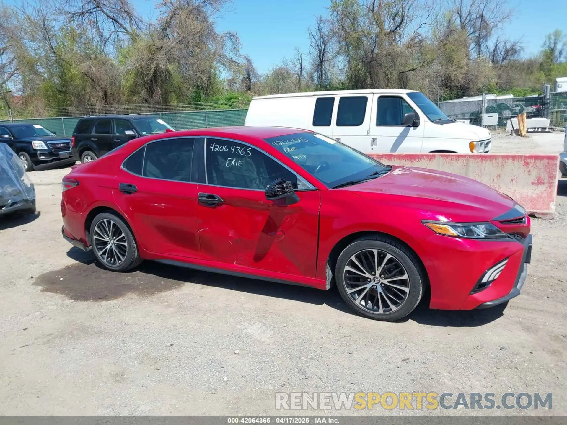 14 Photograph of a damaged car 4T1B11HK1KU276518 TOYOTA CAMRY 2019