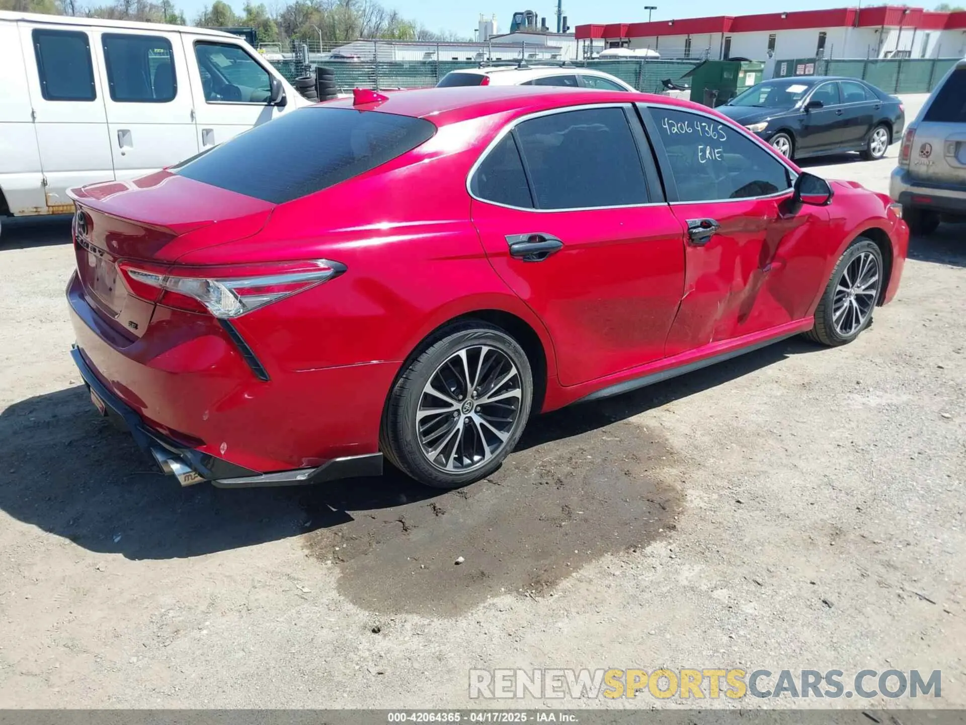 4 Photograph of a damaged car 4T1B11HK1KU276518 TOYOTA CAMRY 2019