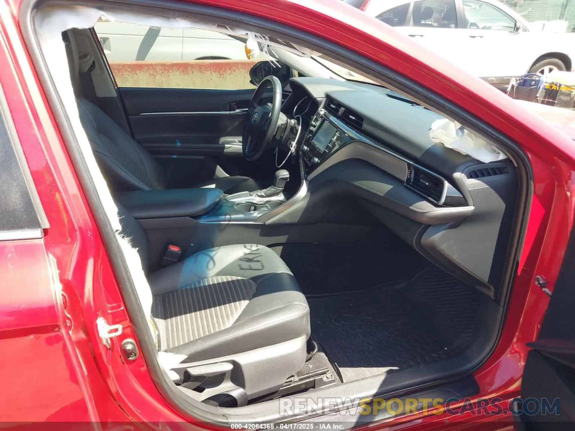 5 Photograph of a damaged car 4T1B11HK1KU276518 TOYOTA CAMRY 2019