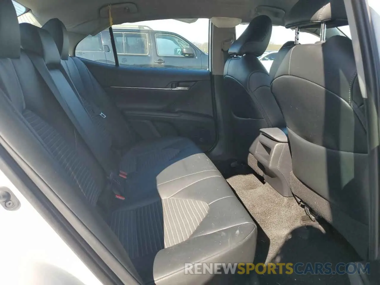 10 Photograph of a damaged car 4T1B11HK1KU276924 TOYOTA CAMRY 2019