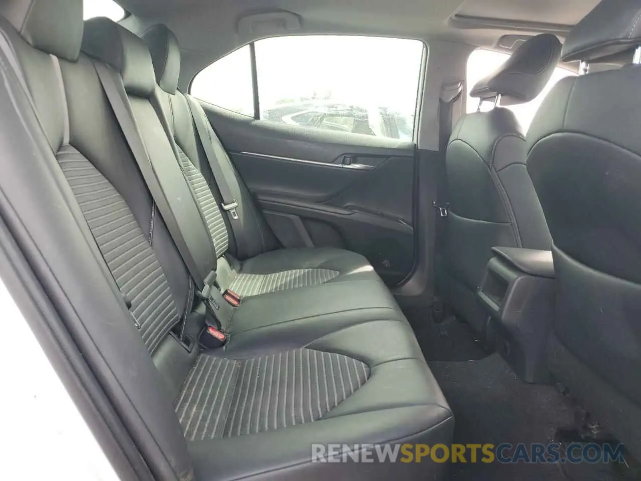 10 Photograph of a damaged car 4T1B11HK1KU277863 TOYOTA CAMRY 2019