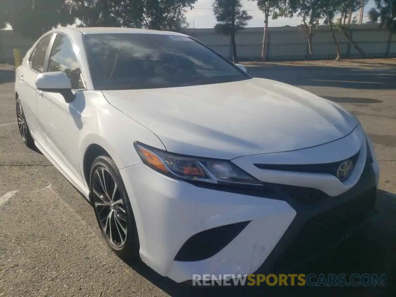 1 Photograph of a damaged car 4T1B11HK1KU279452 TOYOTA CAMRY 2019