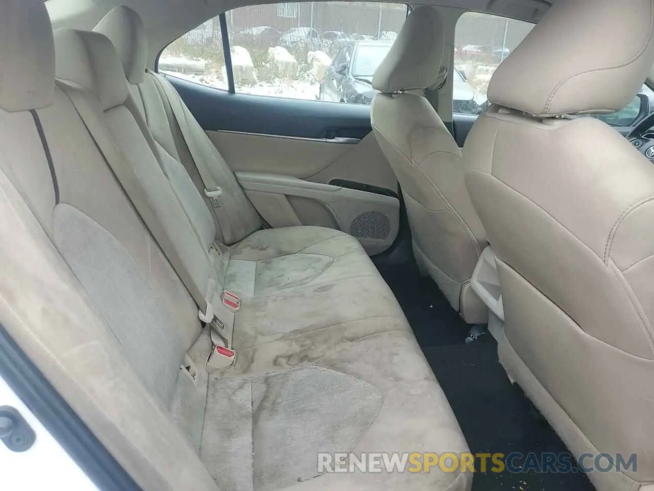 10 Photograph of a damaged car 4T1B11HK1KU284618 TOYOTA CAMRY 2019