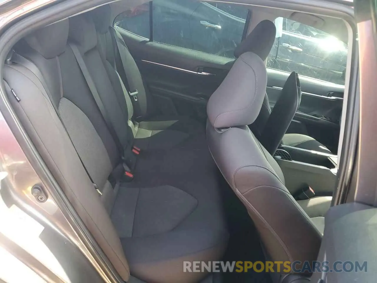 10 Photograph of a damaged car 4T1B11HK1KU679947 TOYOTA CAMRY 2019