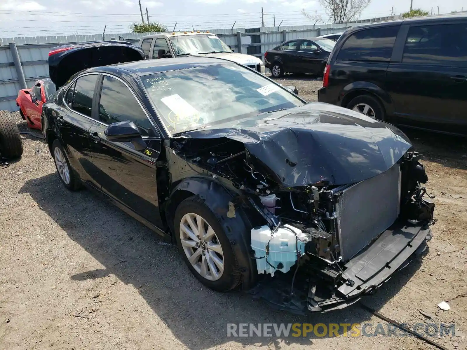 1 Photograph of a damaged car 4T1B11HK1KU683318 TOYOTA CAMRY 2019