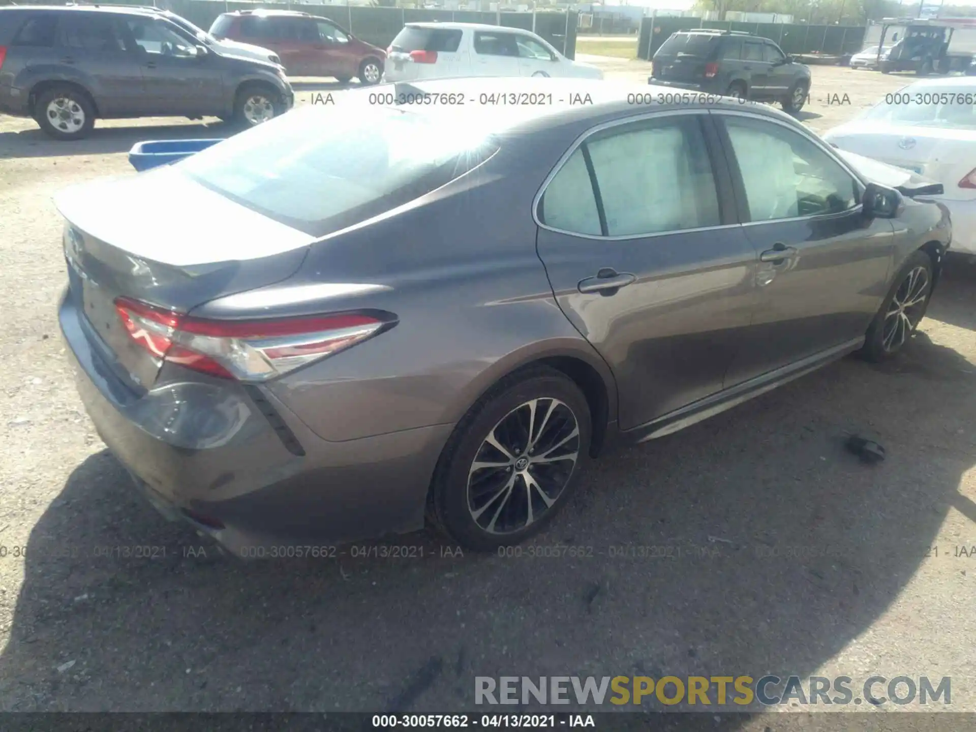 4 Photograph of a damaged car 4T1B11HK1KU692519 TOYOTA CAMRY 2019