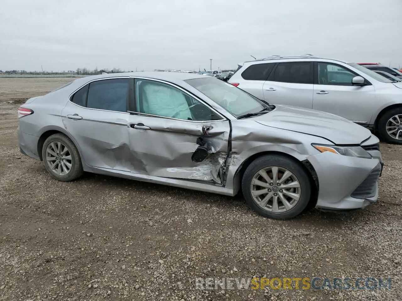 4 Photograph of a damaged car 4T1B11HK1KU692911 TOYOTA CAMRY 2019