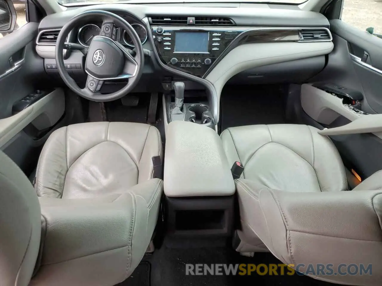 8 Photograph of a damaged car 4T1B11HK1KU692911 TOYOTA CAMRY 2019