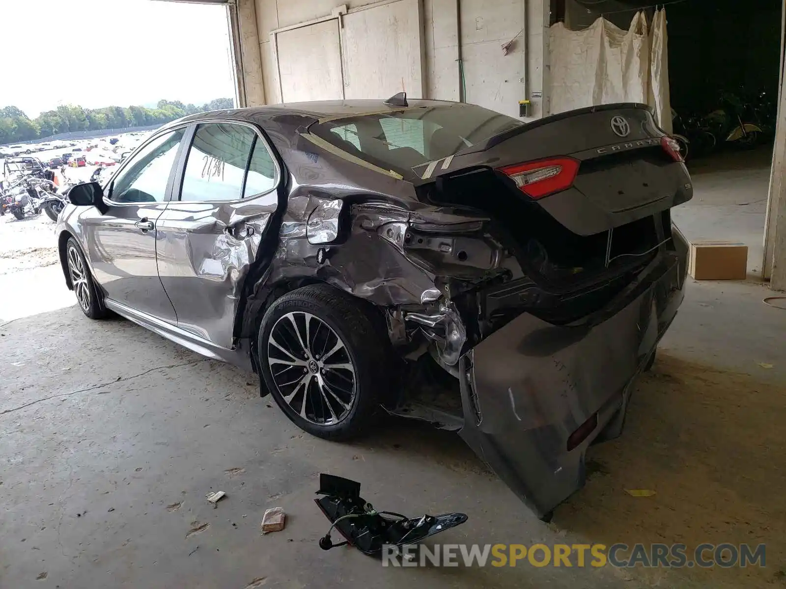 3 Photograph of a damaged car 4T1B11HK1KU693315 TOYOTA CAMRY 2019