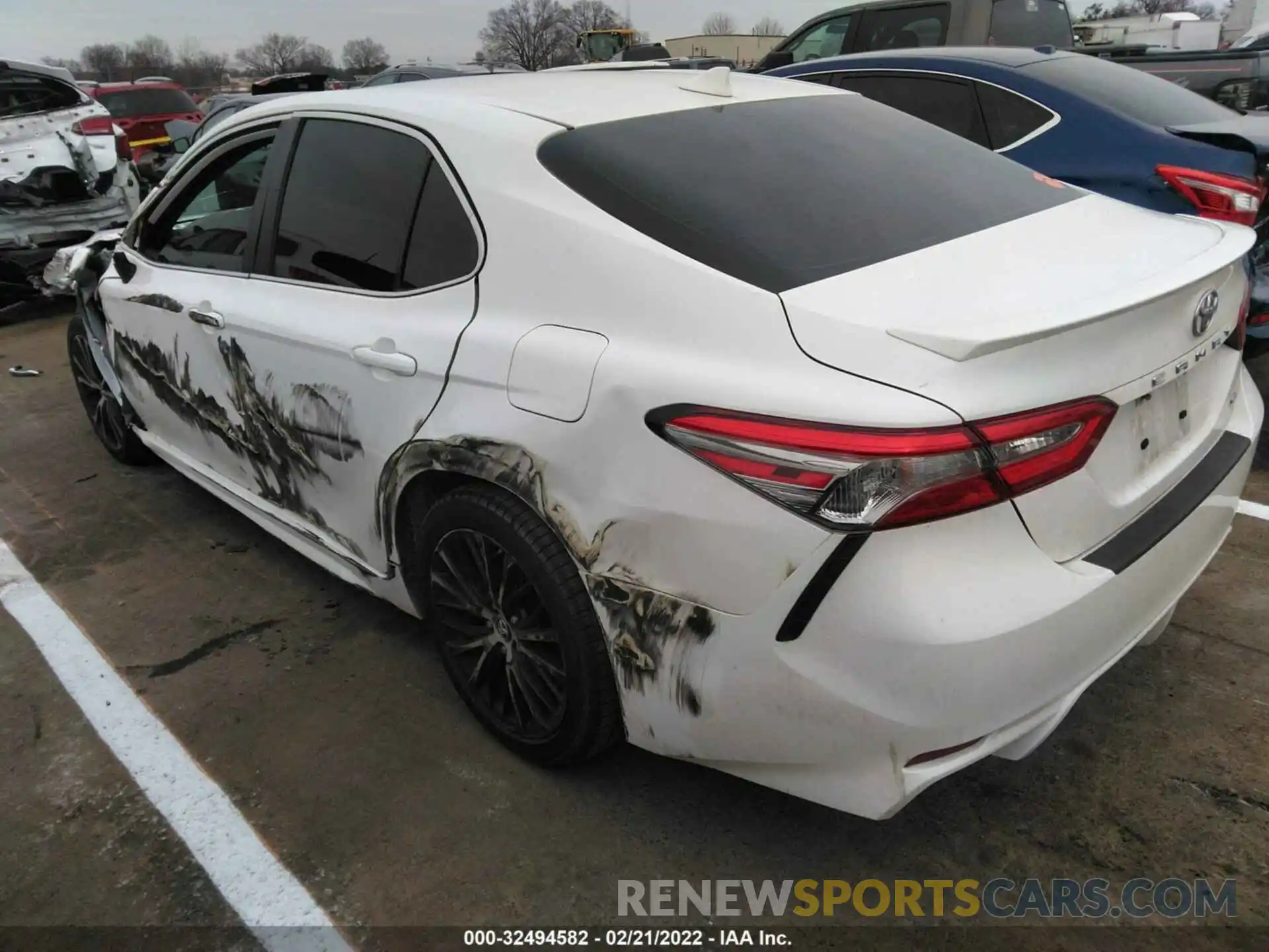 3 Photograph of a damaged car 4T1B11HK1KU695307 TOYOTA CAMRY 2019