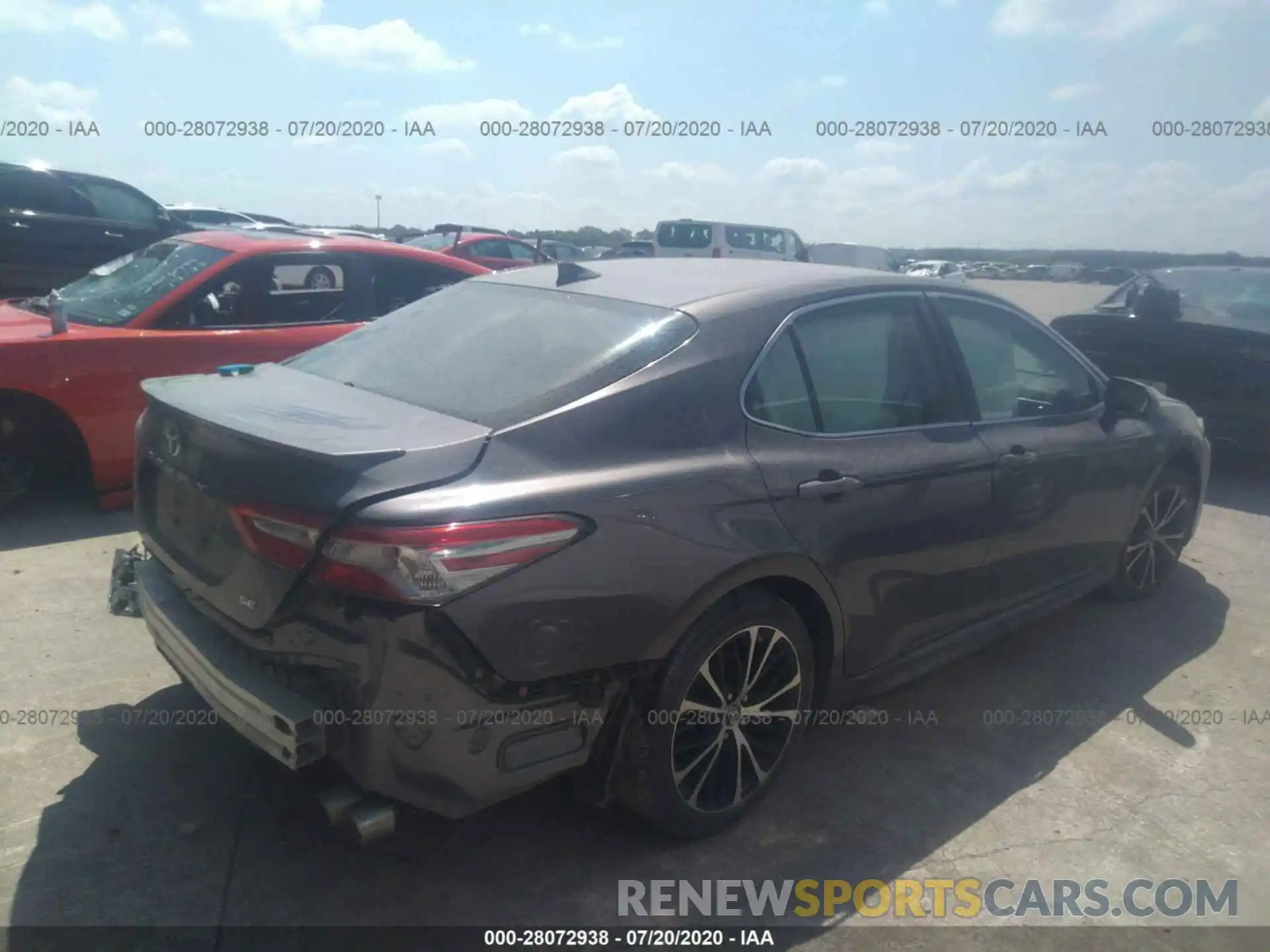 4 Photograph of a damaged car 4T1B11HK1KU696487 TOYOTA CAMRY 2019