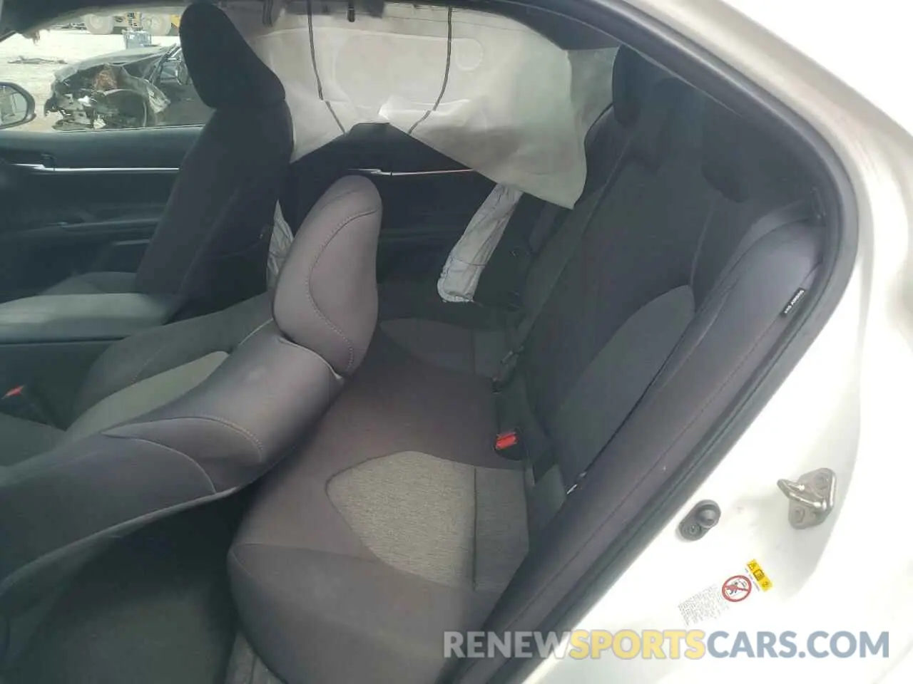10 Photograph of a damaged car 4T1B11HK1KU700912 TOYOTA CAMRY 2019