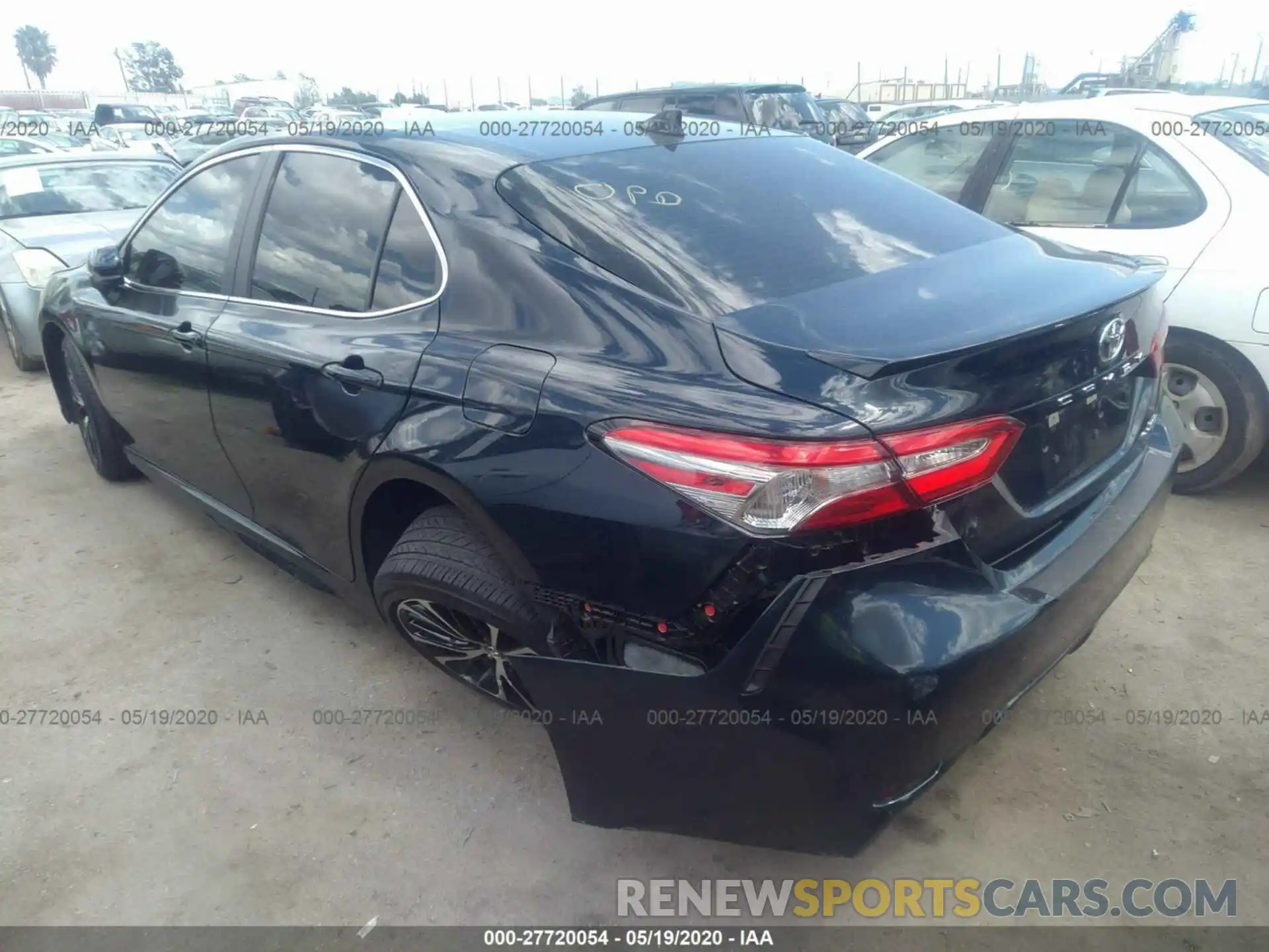 3 Photograph of a damaged car 4T1B11HK1KU701428 TOYOTA CAMRY 2019