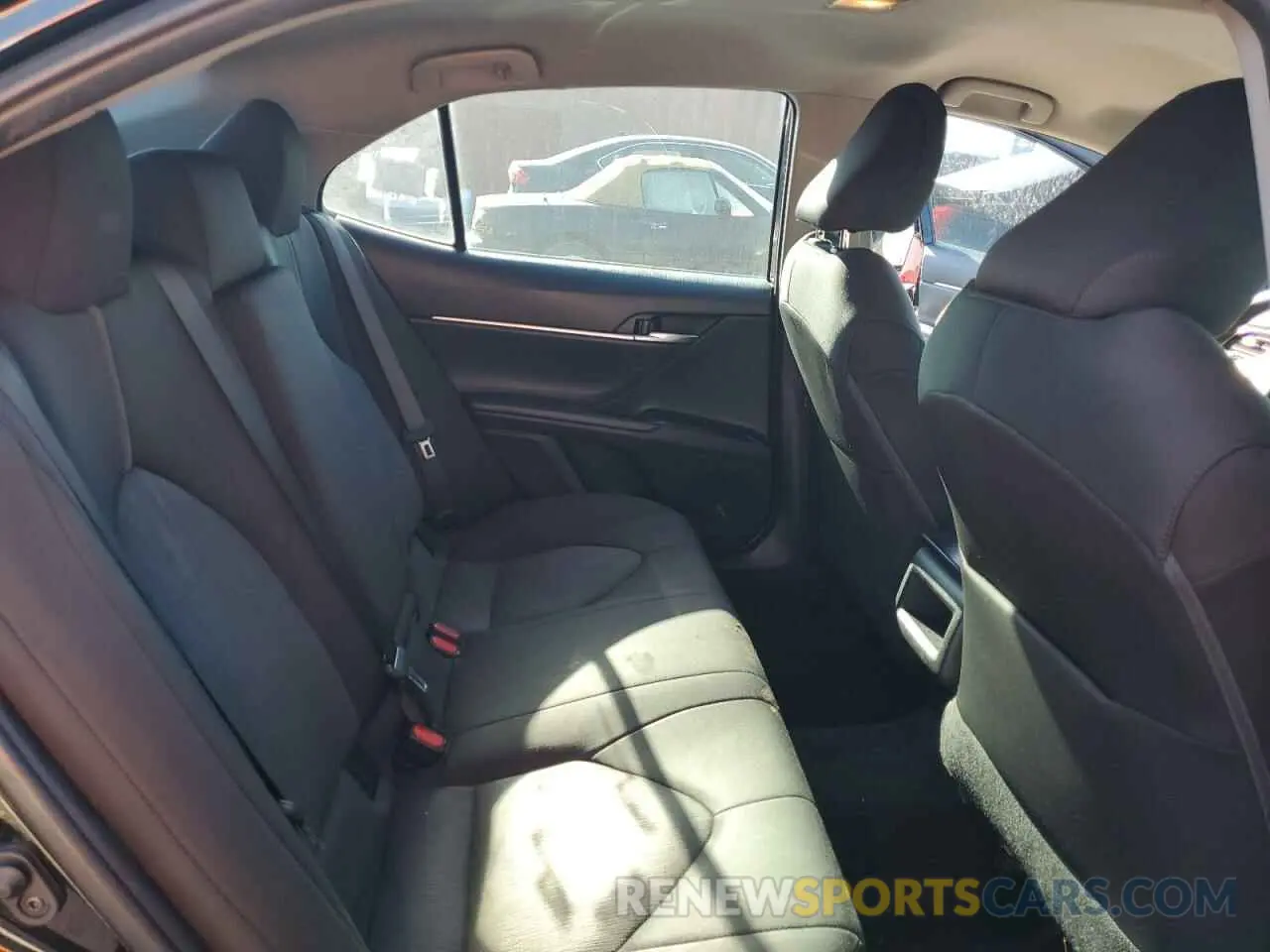10 Photograph of a damaged car 4T1B11HK1KU701526 TOYOTA CAMRY 2019
