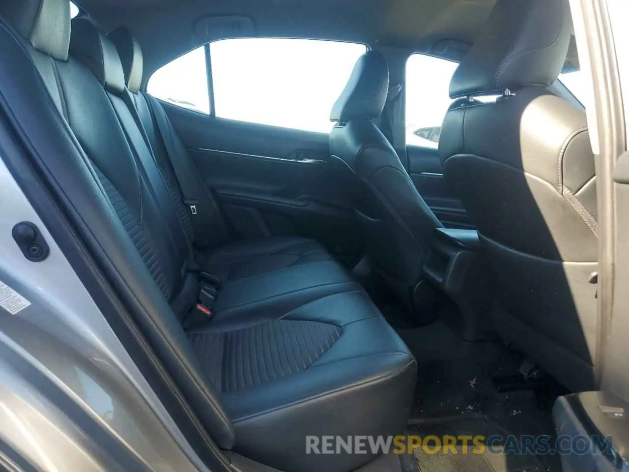 10 Photograph of a damaged car 4T1B11HK1KU703373 TOYOTA CAMRY 2019