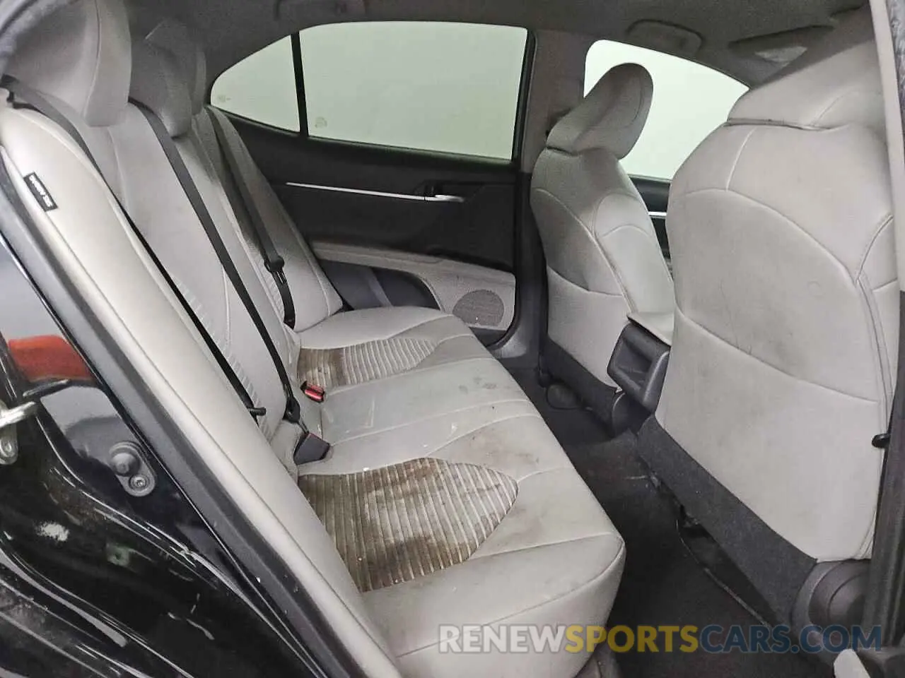 10 Photograph of a damaged car 4T1B11HK1KU711327 TOYOTA CAMRY 2019