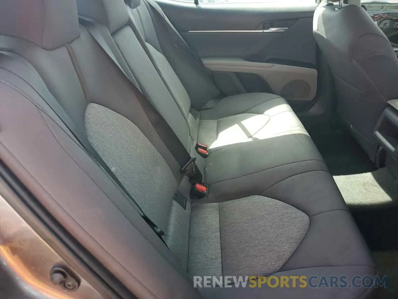 10 Photograph of a damaged car 4T1B11HK1KU714857 TOYOTA CAMRY 2019