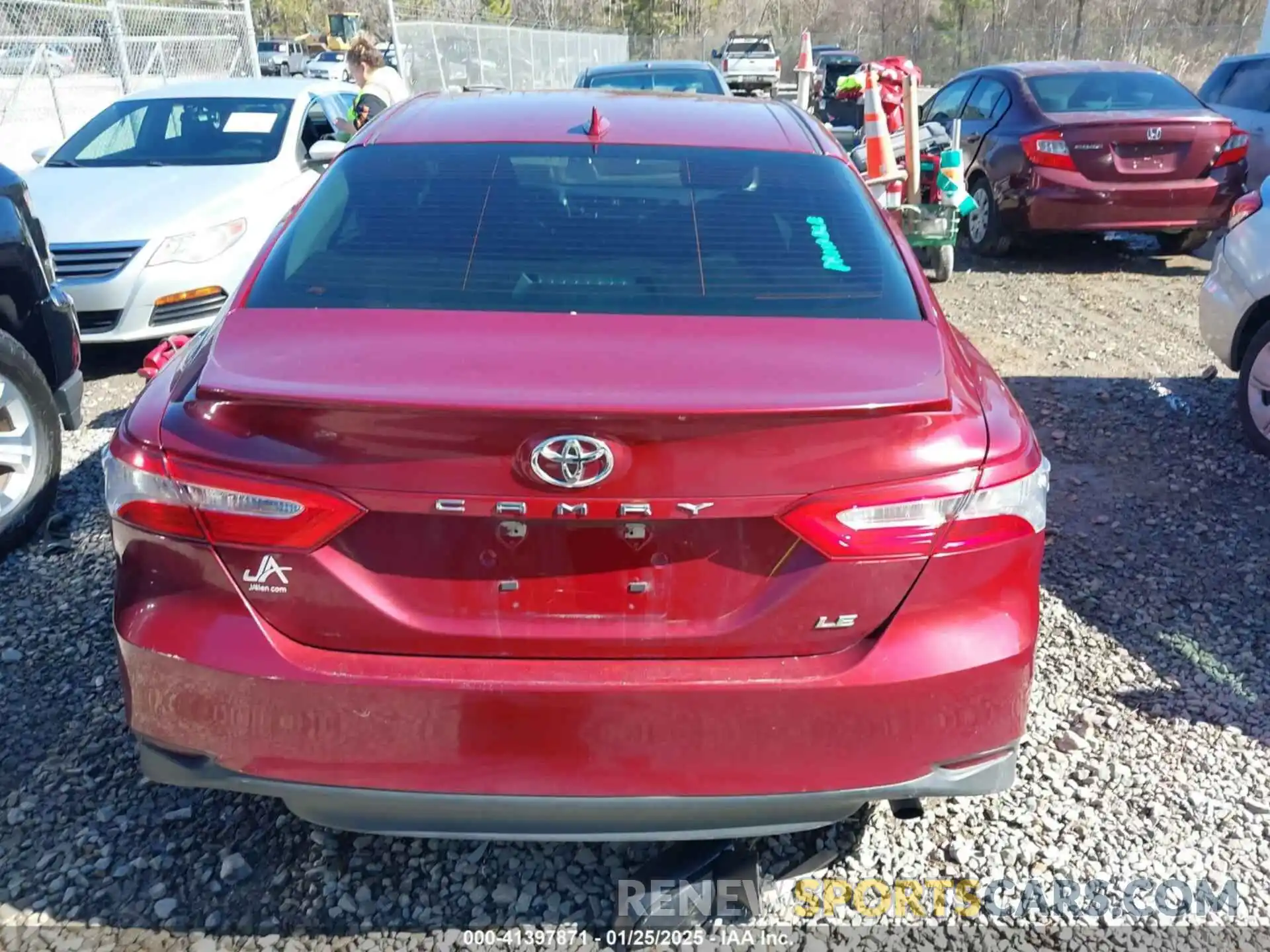 17 Photograph of a damaged car 4T1B11HK1KU715667 TOYOTA CAMRY 2019