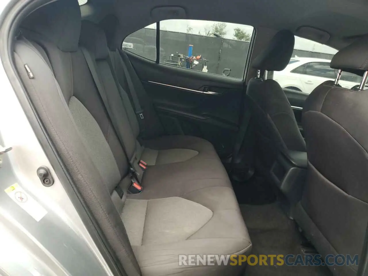 10 Photograph of a damaged car 4T1B11HK1KU718150 TOYOTA CAMRY 2019