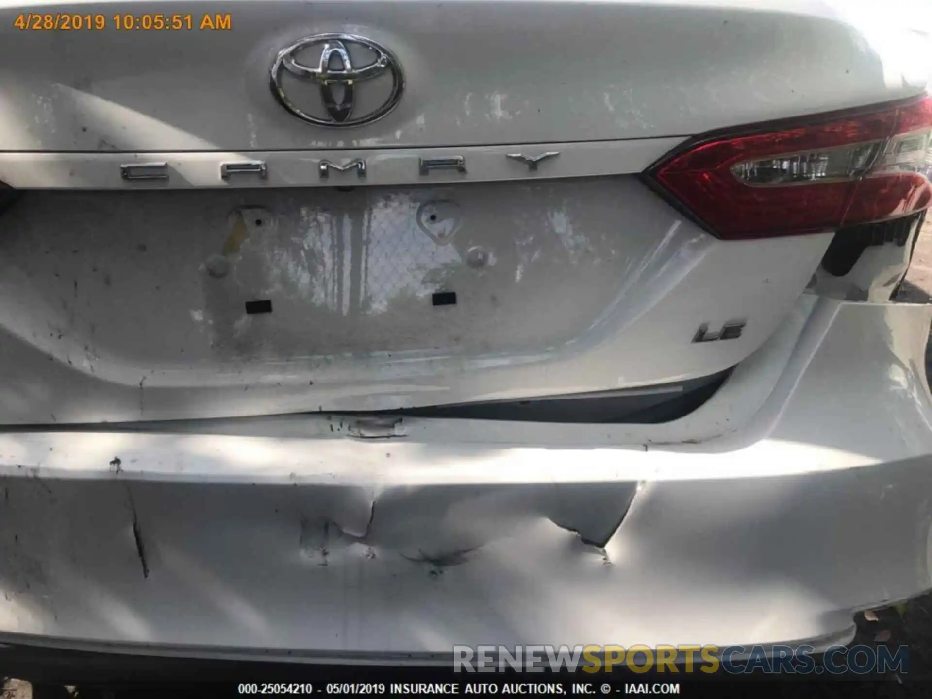 15 Photograph of a damaged car 4T1B11HK1KU718827 TOYOTA CAMRY 2019