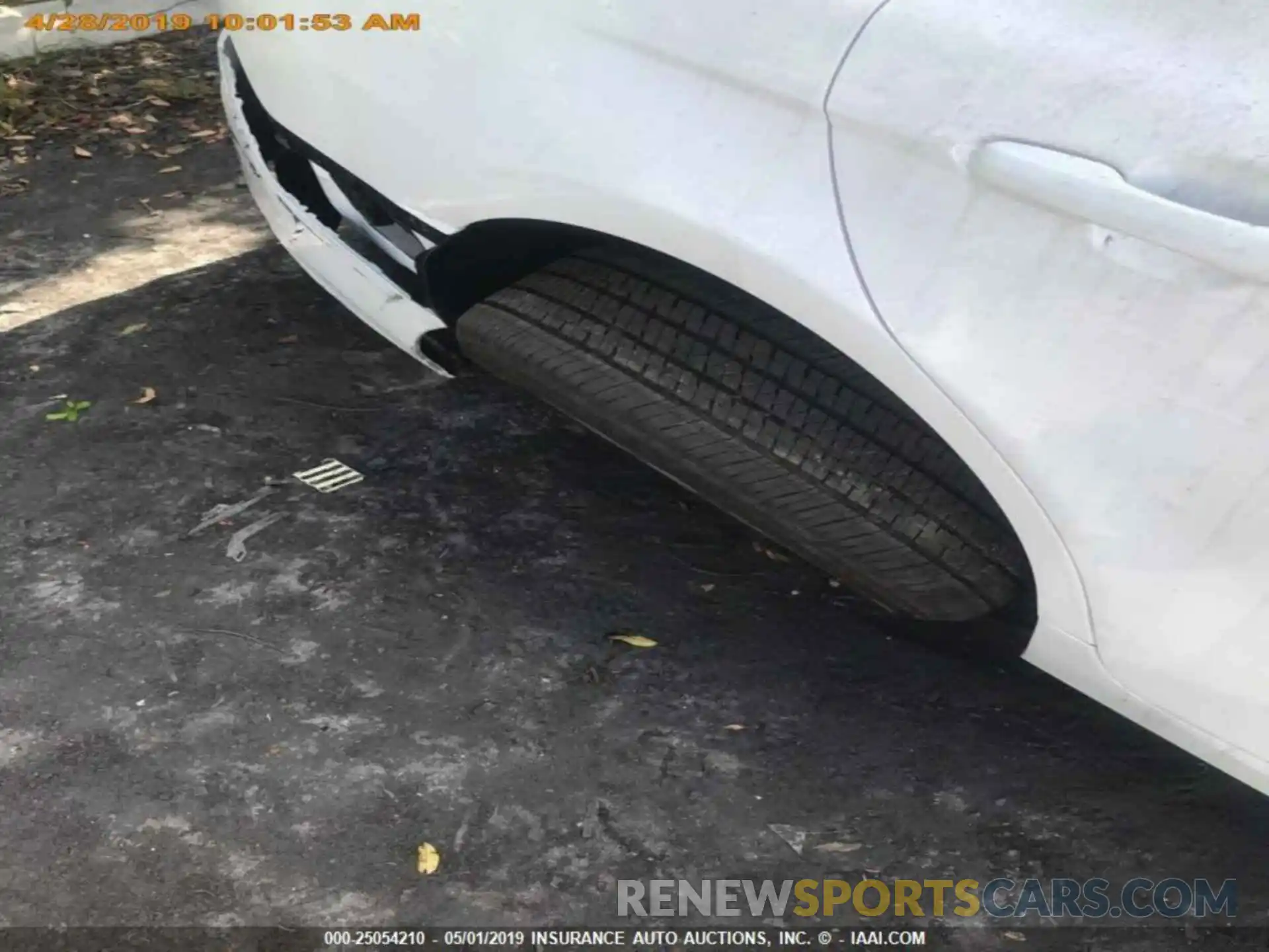 17 Photograph of a damaged car 4T1B11HK1KU718827 TOYOTA CAMRY 2019