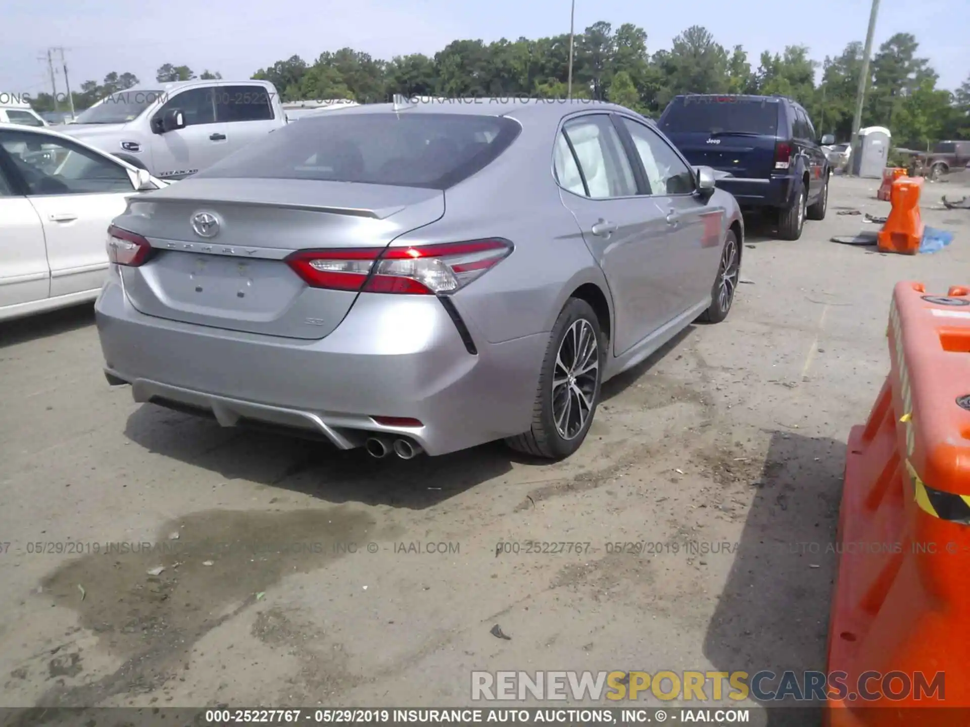 4 Photograph of a damaged car 4T1B11HK1KU721405 TOYOTA CAMRY 2019