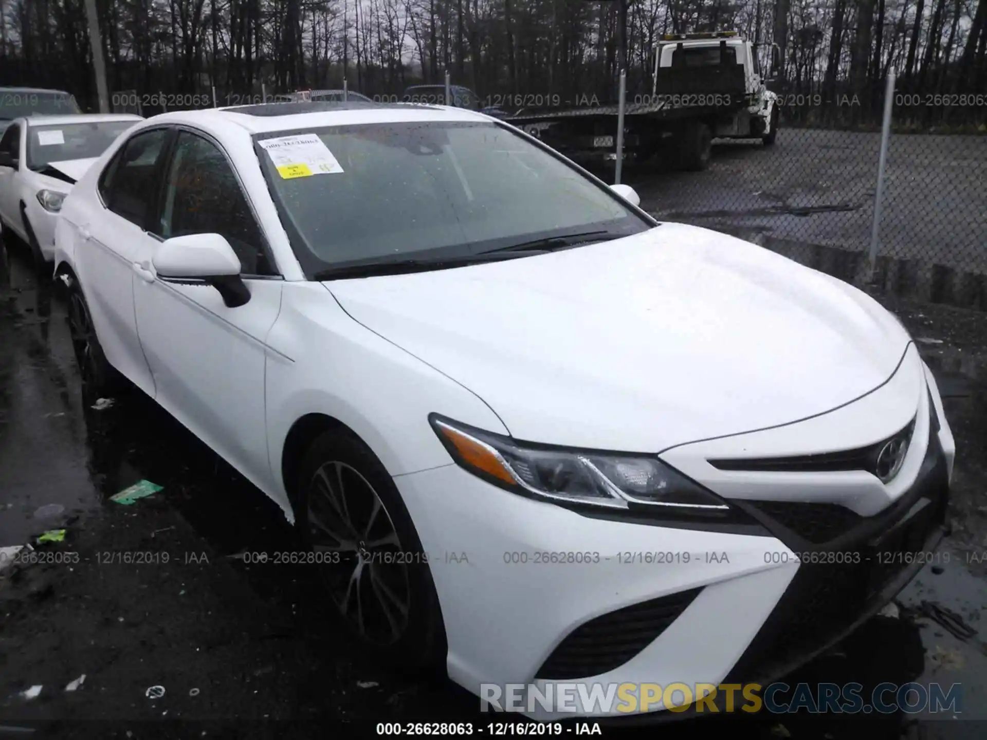 1 Photograph of a damaged car 4T1B11HK1KU725132 TOYOTA CAMRY 2019