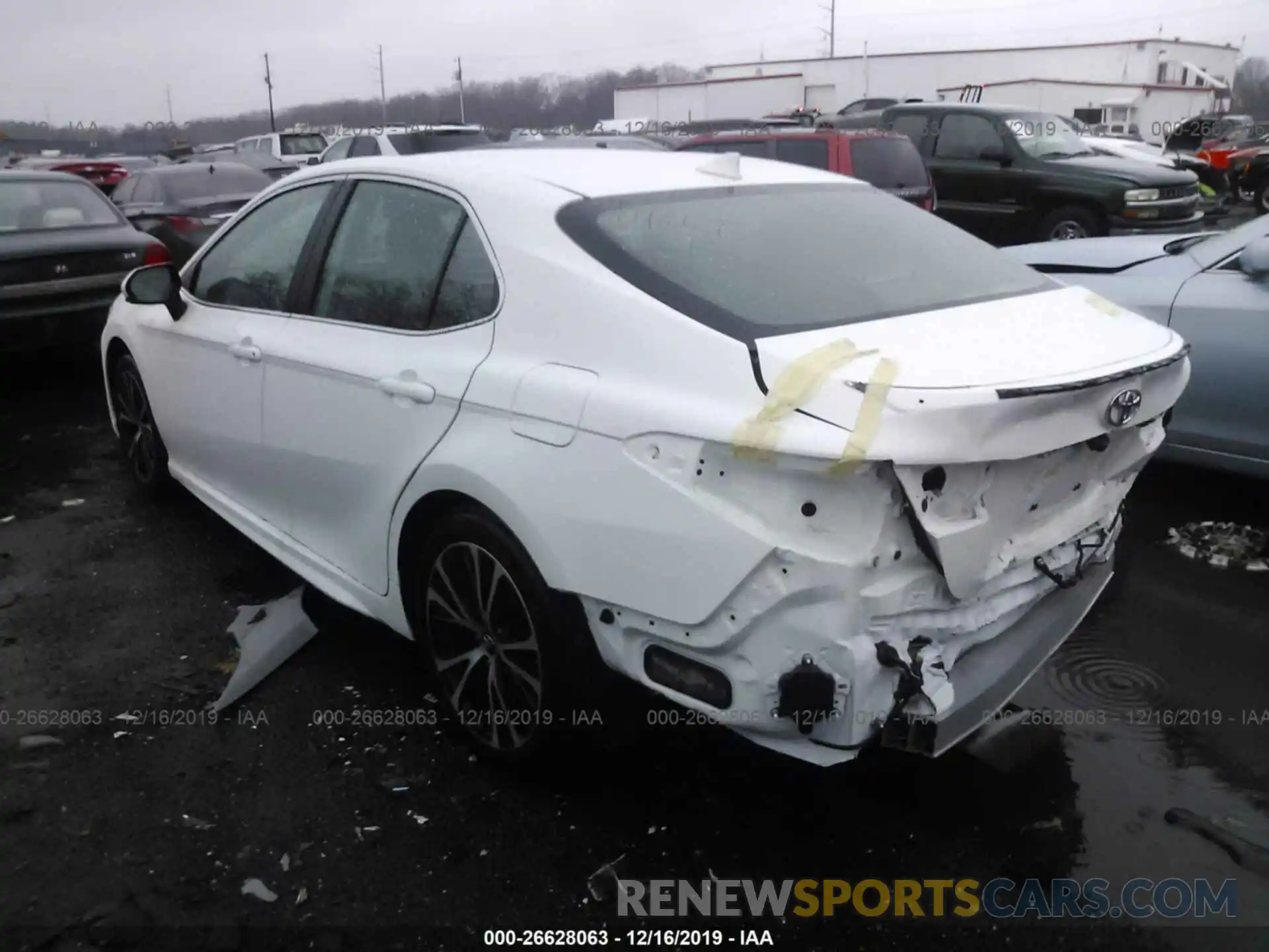 3 Photograph of a damaged car 4T1B11HK1KU725132 TOYOTA CAMRY 2019