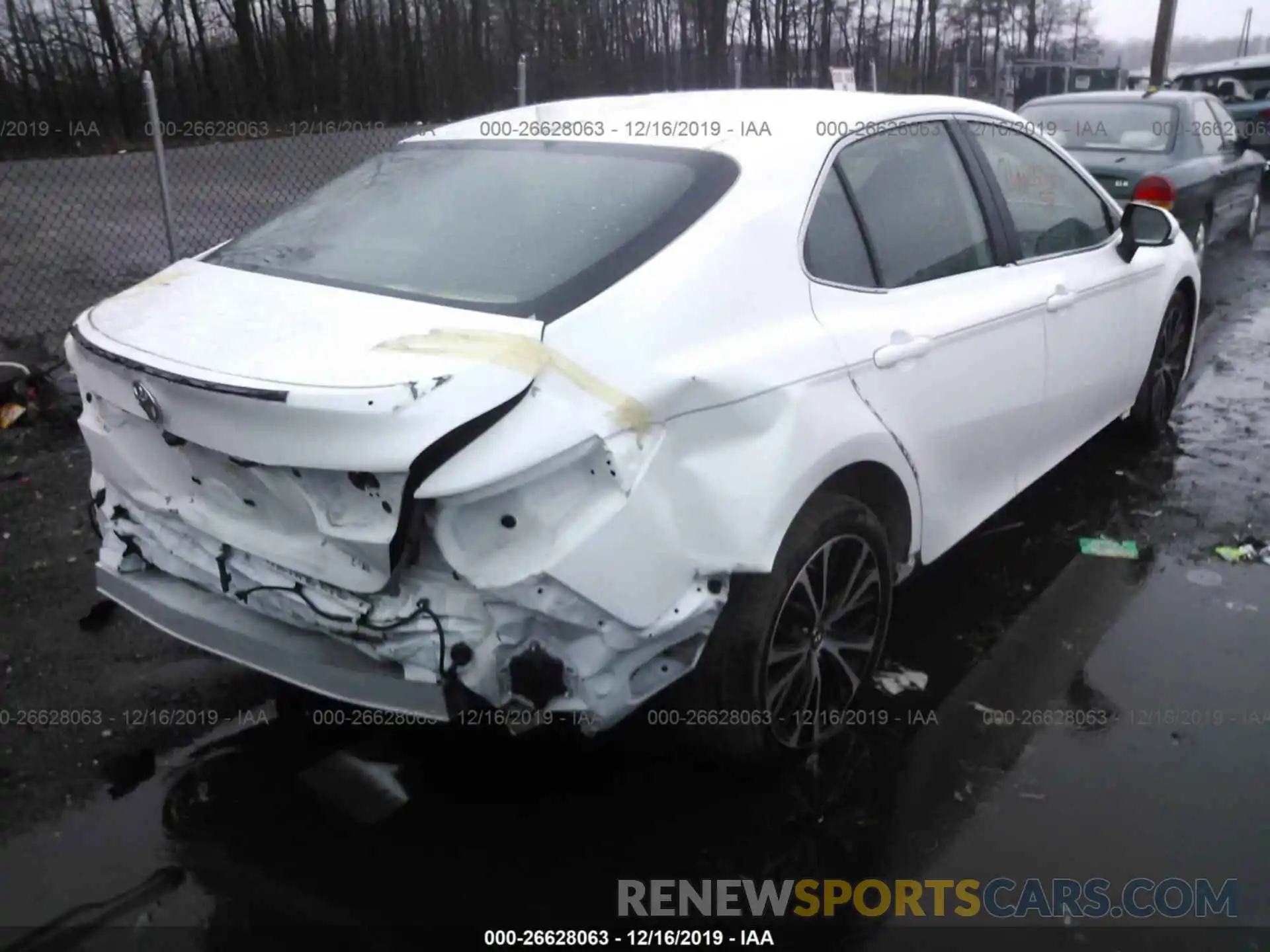 4 Photograph of a damaged car 4T1B11HK1KU725132 TOYOTA CAMRY 2019