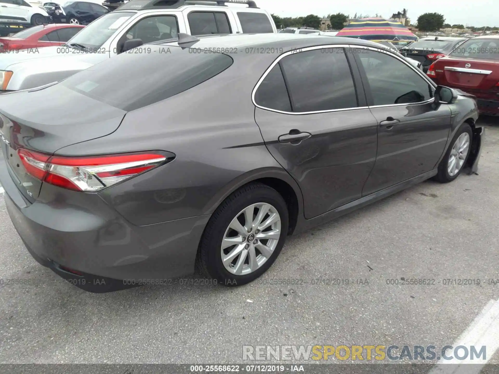 4 Photograph of a damaged car 4T1B11HK1KU727432 TOYOTA CAMRY 2019