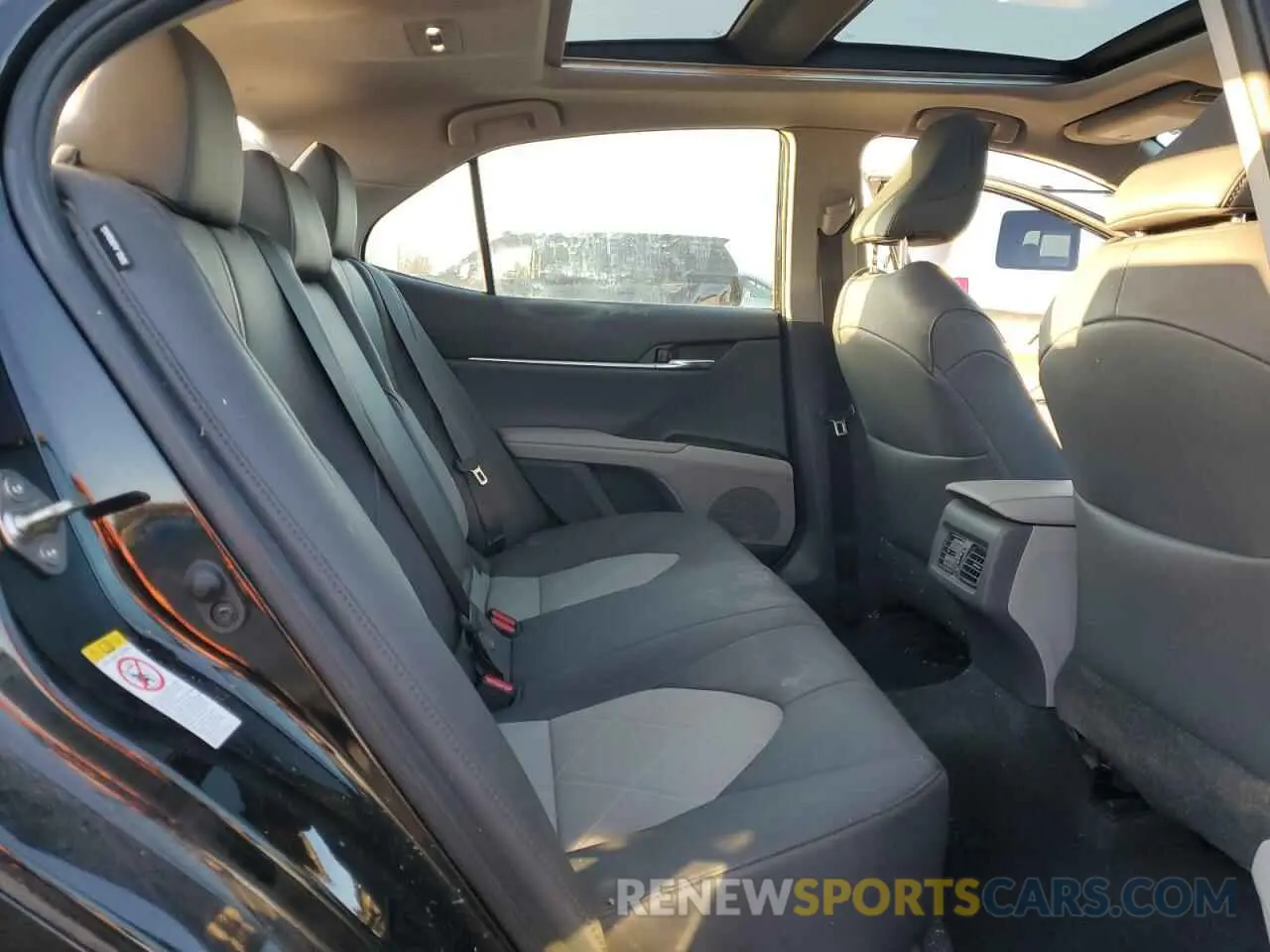 11 Photograph of a damaged car 4T1B11HK1KU728774 TOYOTA CAMRY 2019