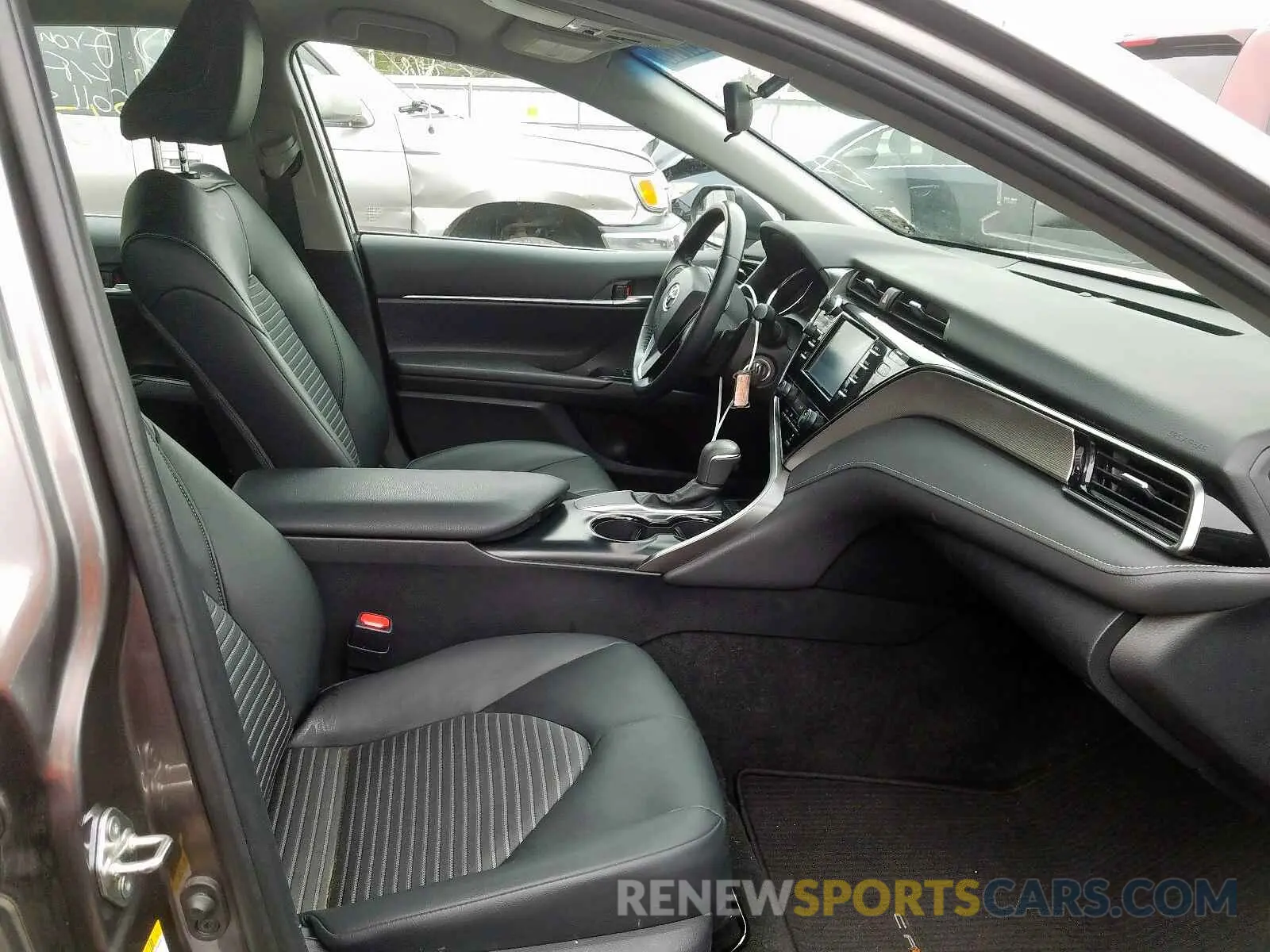 5 Photograph of a damaged car 4T1B11HK1KU729021 TOYOTA CAMRY 2019