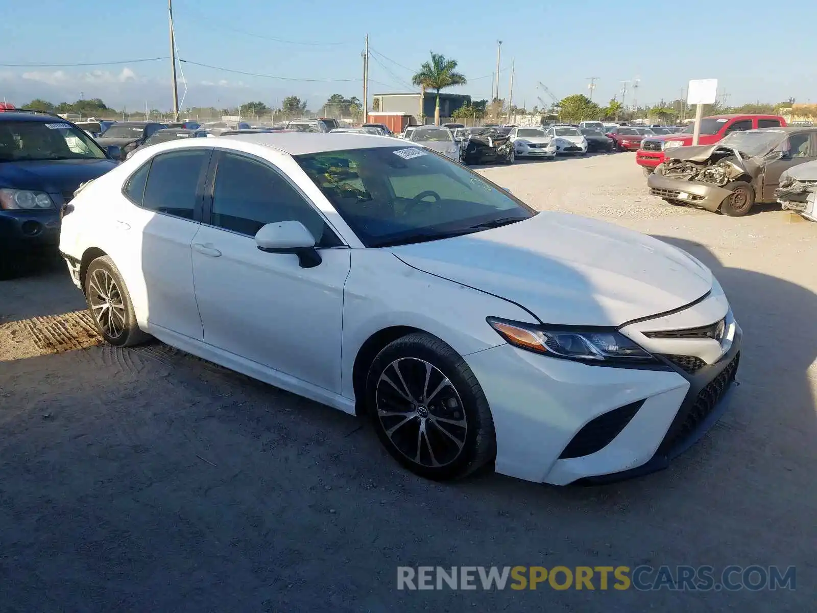 1 Photograph of a damaged car 4T1B11HK1KU734980 TOYOTA CAMRY 2019