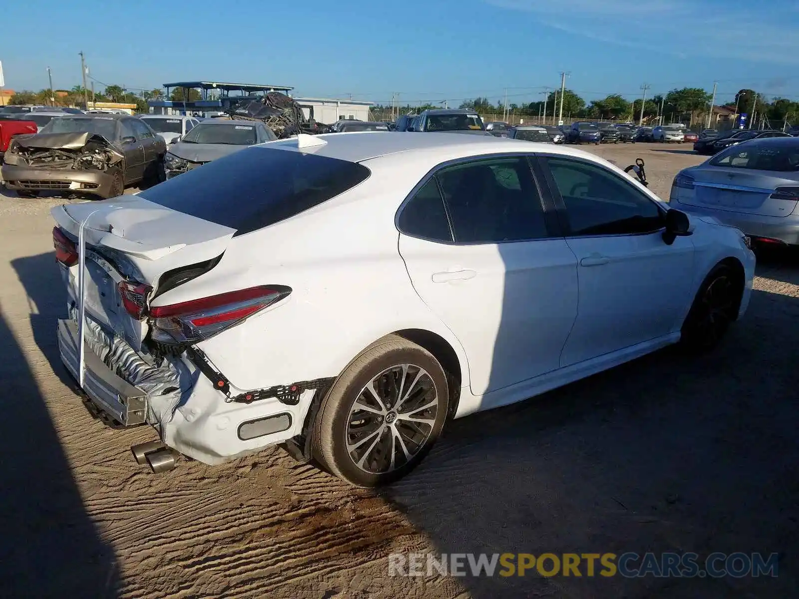 4 Photograph of a damaged car 4T1B11HK1KU734980 TOYOTA CAMRY 2019