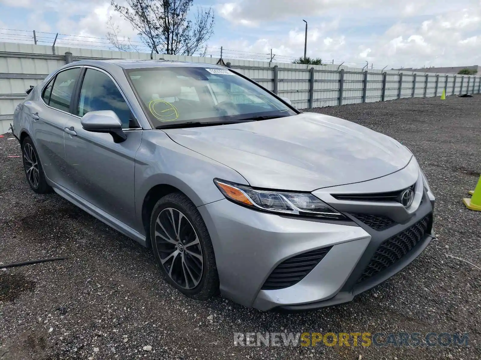 1 Photograph of a damaged car 4T1B11HK1KU737944 TOYOTA CAMRY 2019