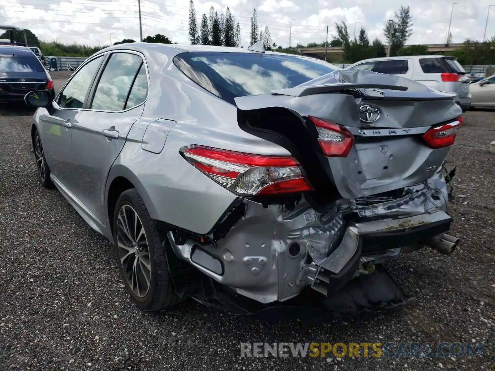 3 Photograph of a damaged car 4T1B11HK1KU737944 TOYOTA CAMRY 2019