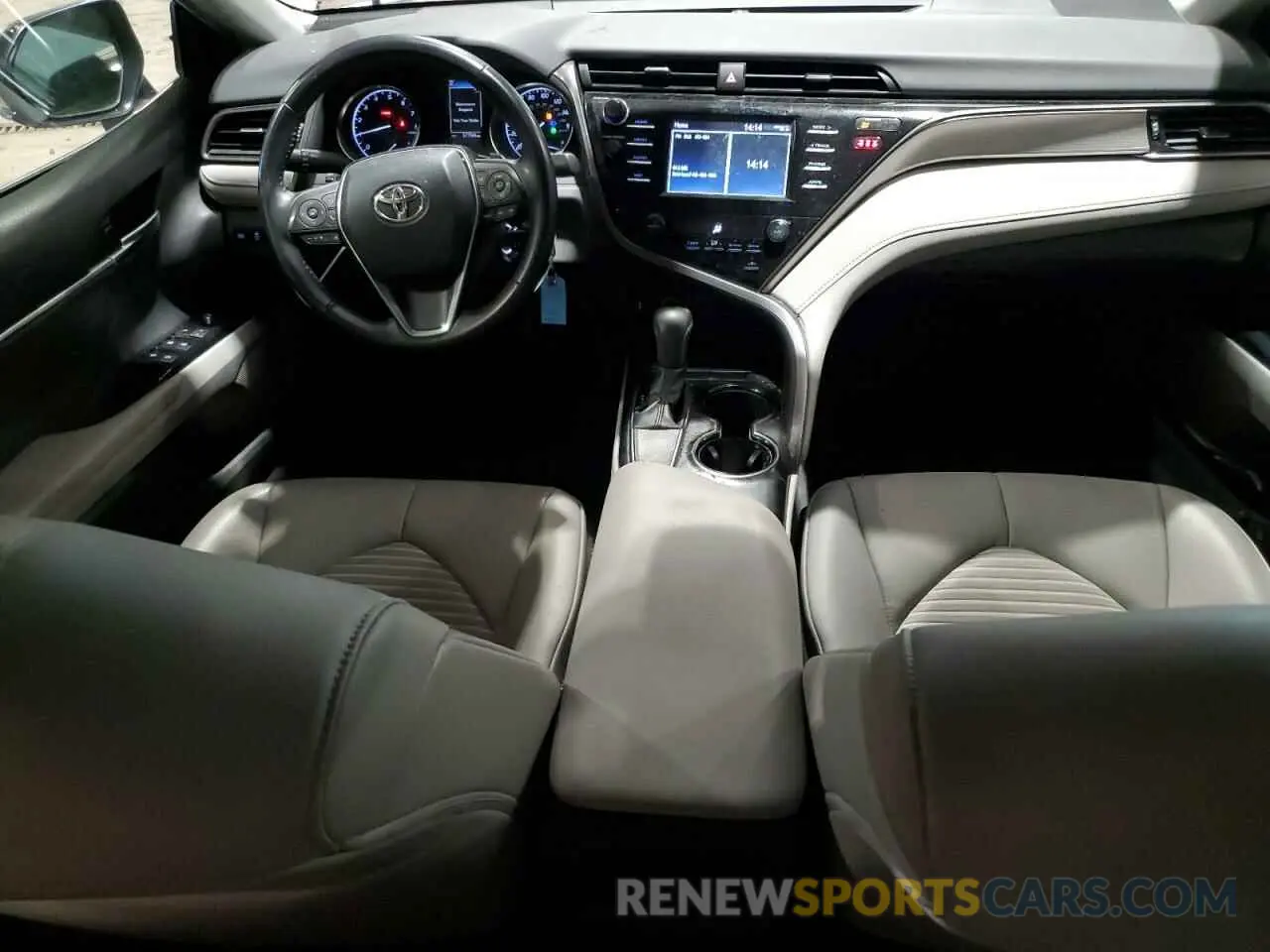 8 Photograph of a damaged car 4T1B11HK1KU737975 TOYOTA CAMRY 2019