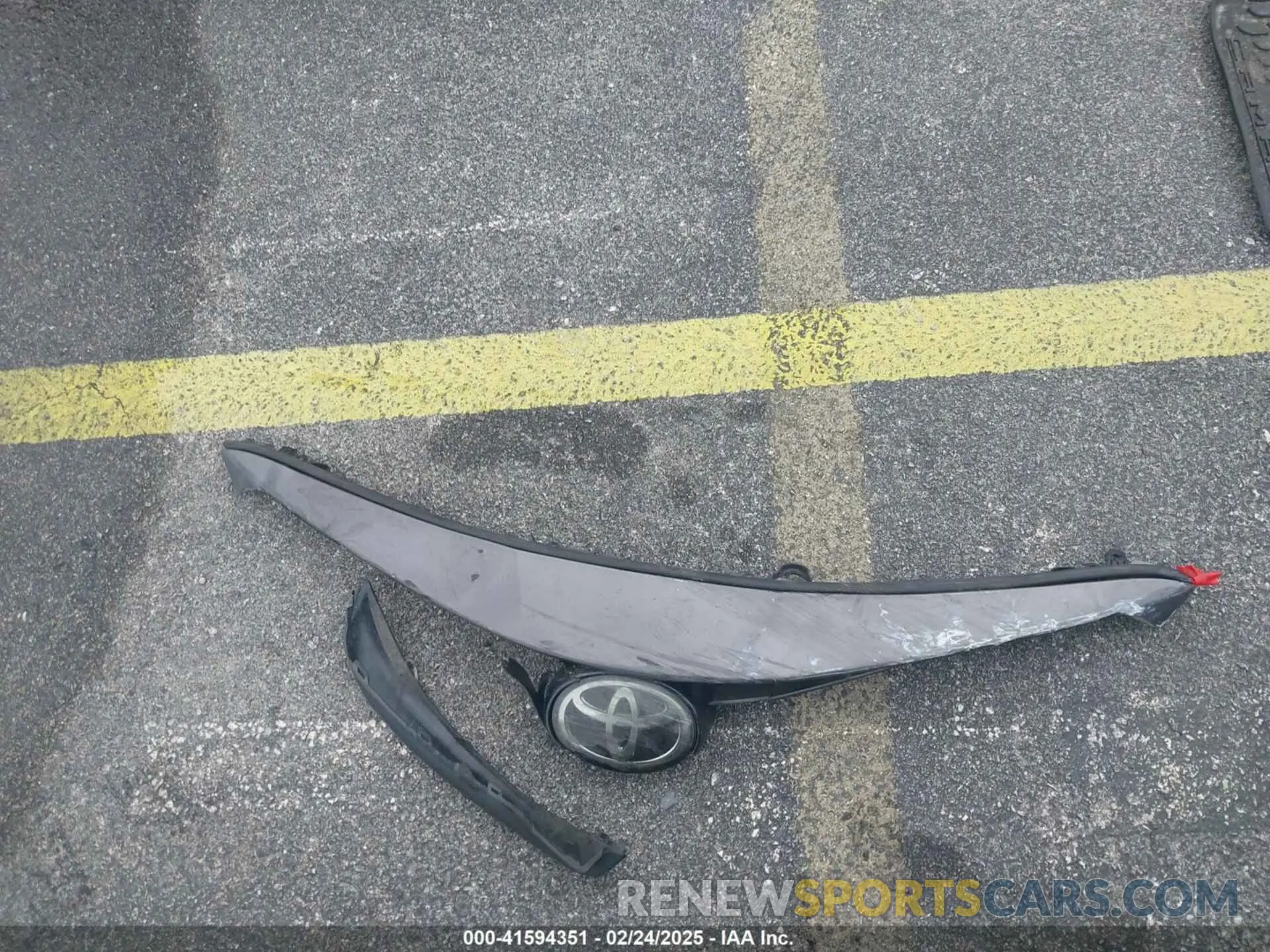 12 Photograph of a damaged car 4T1B11HK1KU739869 TOYOTA CAMRY 2019