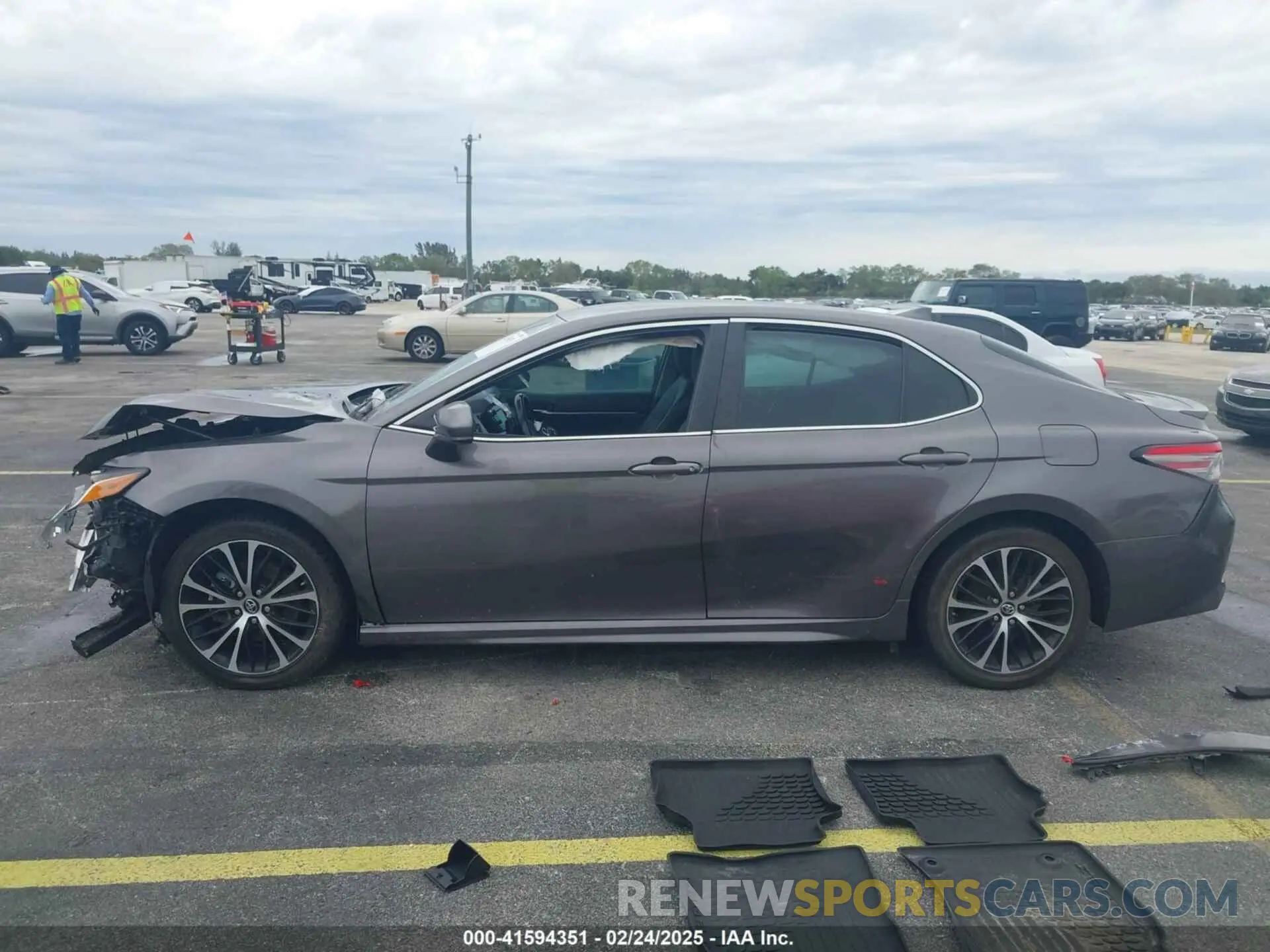 15 Photograph of a damaged car 4T1B11HK1KU739869 TOYOTA CAMRY 2019