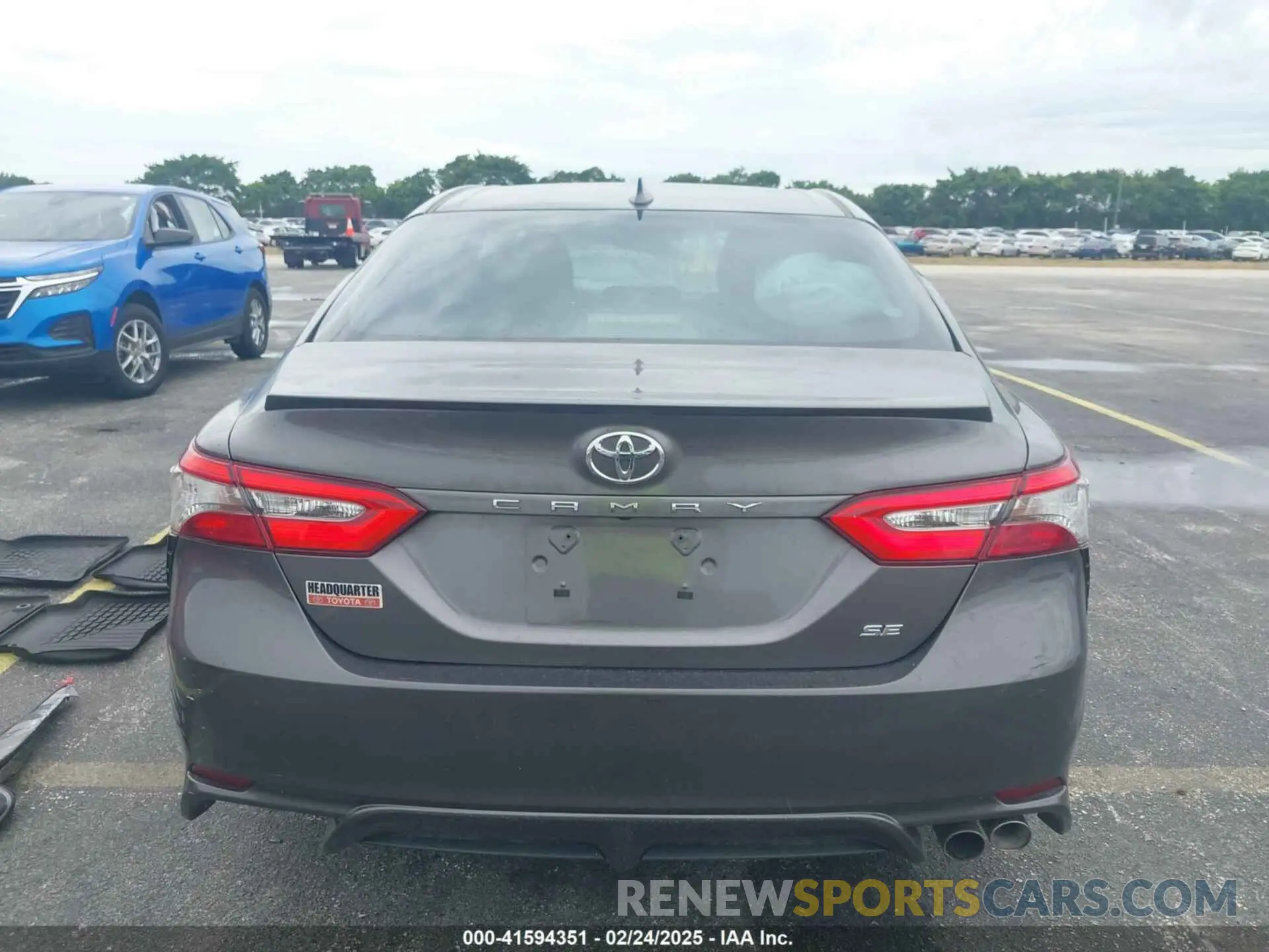 17 Photograph of a damaged car 4T1B11HK1KU739869 TOYOTA CAMRY 2019