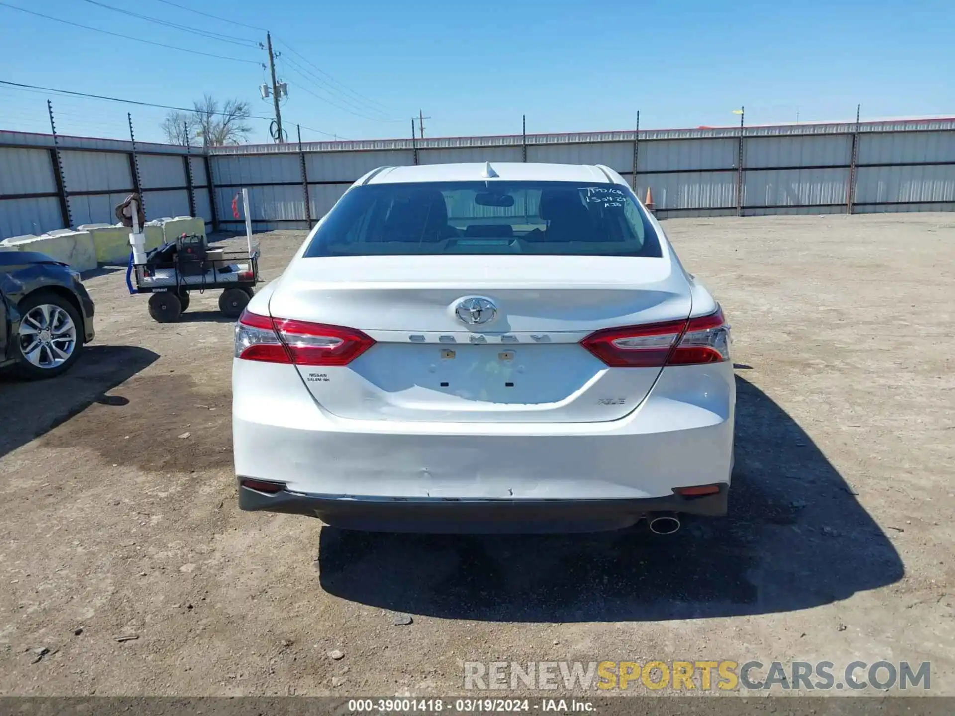 16 Photograph of a damaged car 4T1B11HK1KU745946 TOYOTA CAMRY 2019