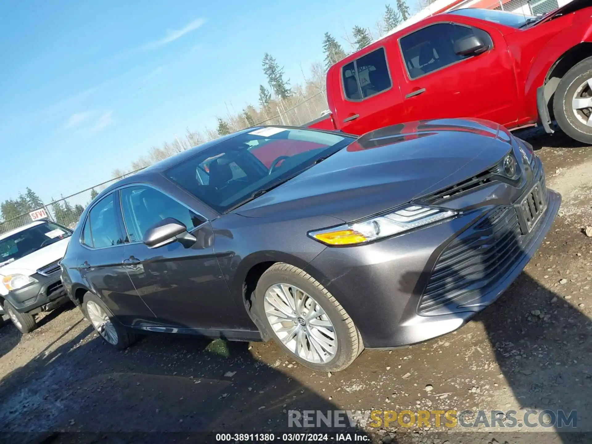 13 Photograph of a damaged car 4T1B11HK1KU746773 TOYOTA CAMRY 2019