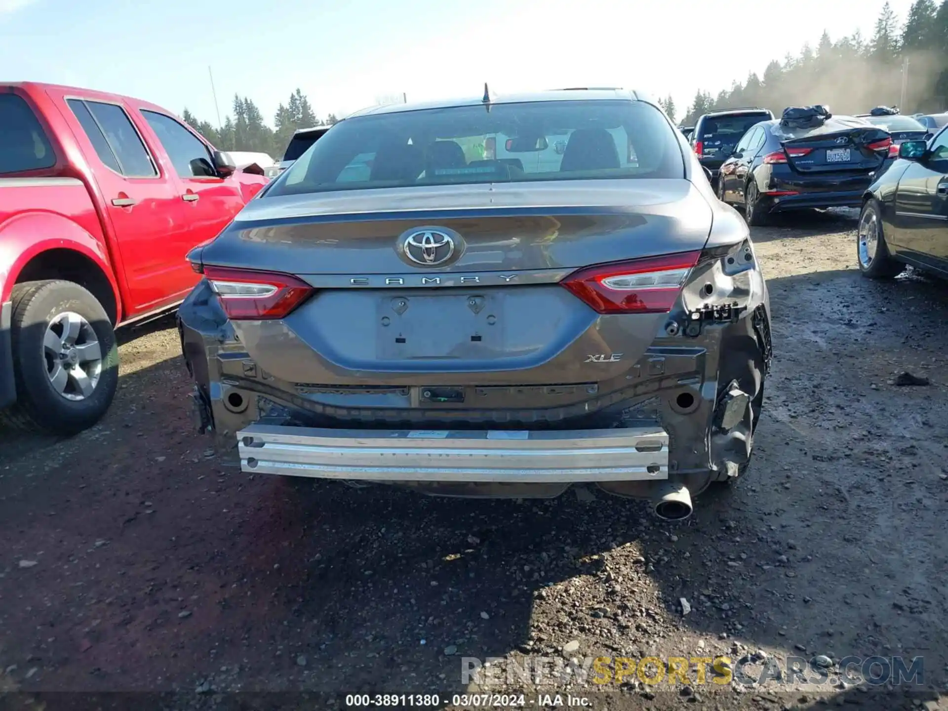 16 Photograph of a damaged car 4T1B11HK1KU746773 TOYOTA CAMRY 2019