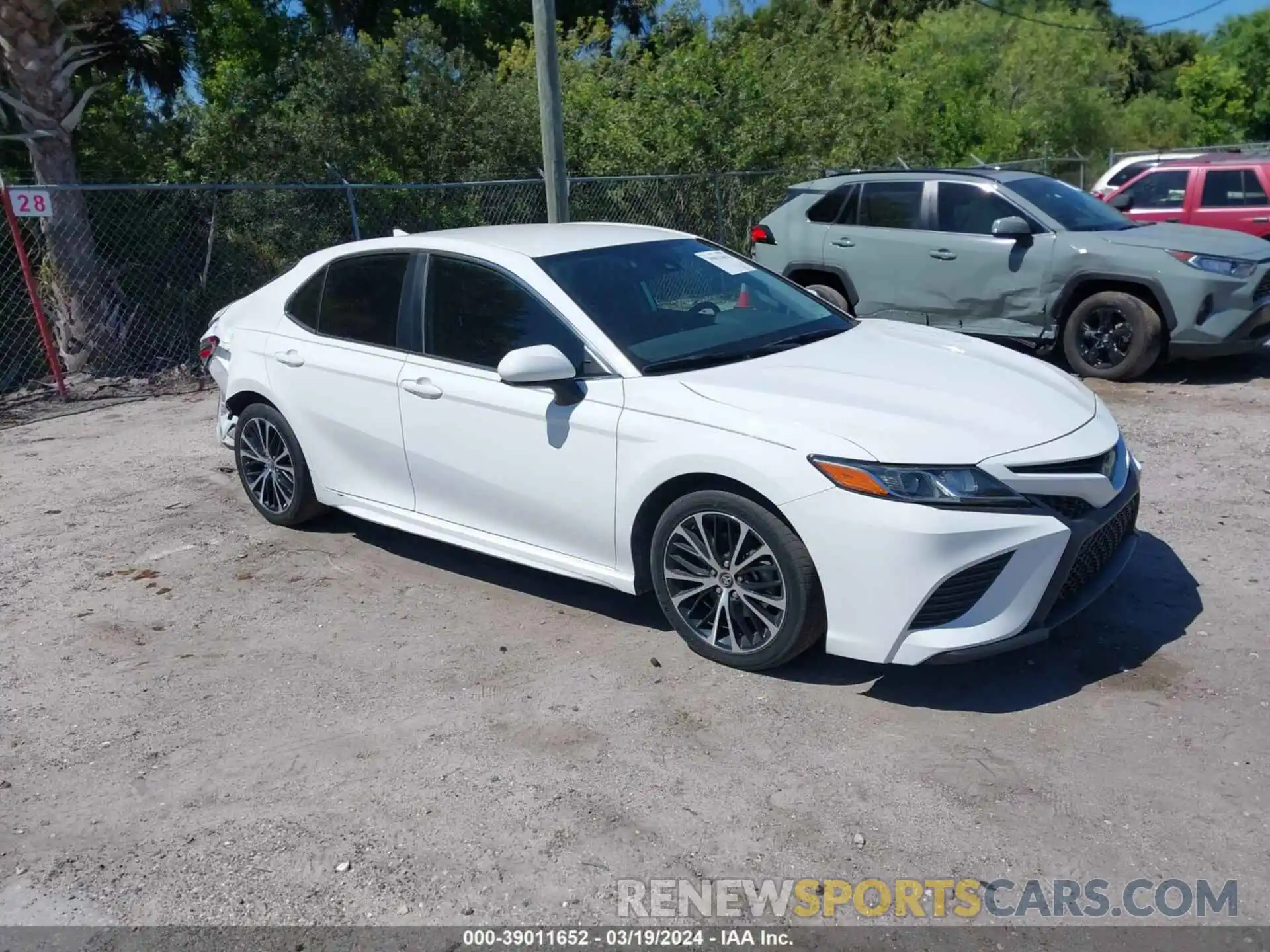 1 Photograph of a damaged car 4T1B11HK1KU746868 TOYOTA CAMRY 2019