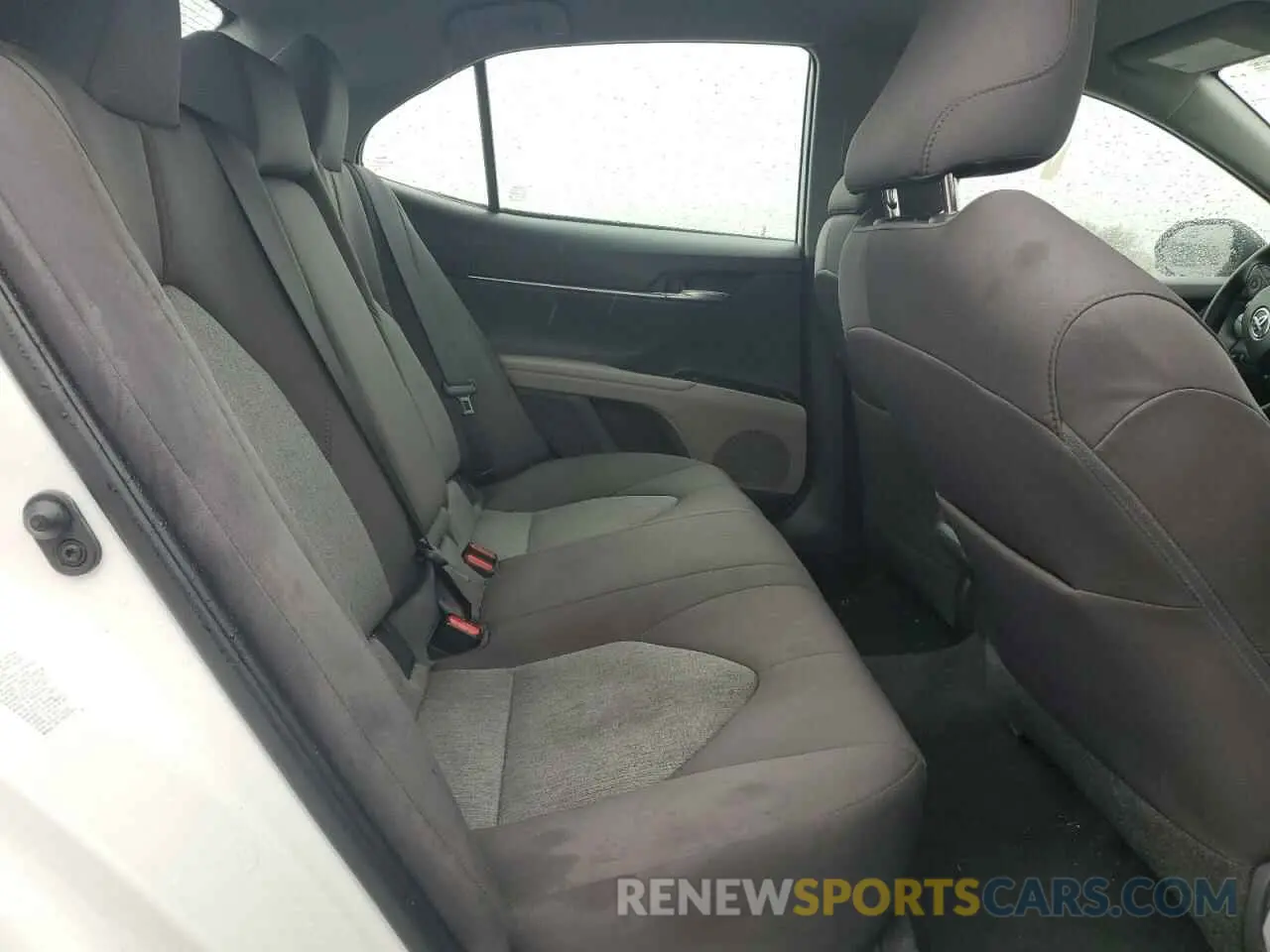 11 Photograph of a damaged car 4T1B11HK1KU747017 TOYOTA CAMRY 2019