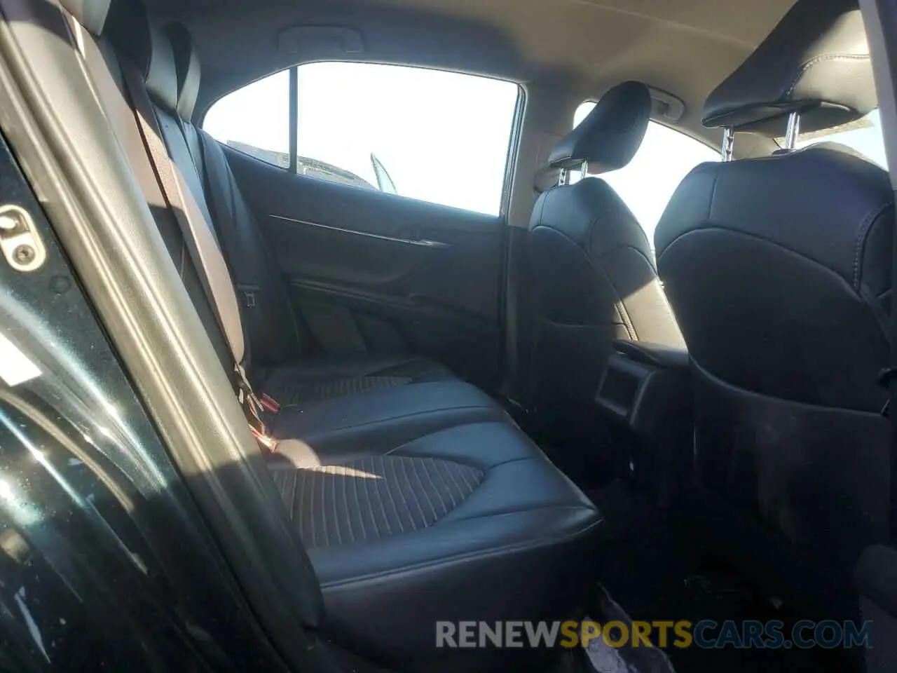 10 Photograph of a damaged car 4T1B11HK1KU749785 TOYOTA CAMRY 2019