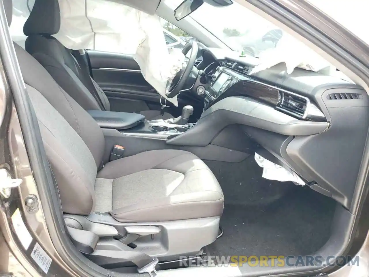 5 Photograph of a damaged car 4T1B11HK1KU752041 TOYOTA CAMRY 2019